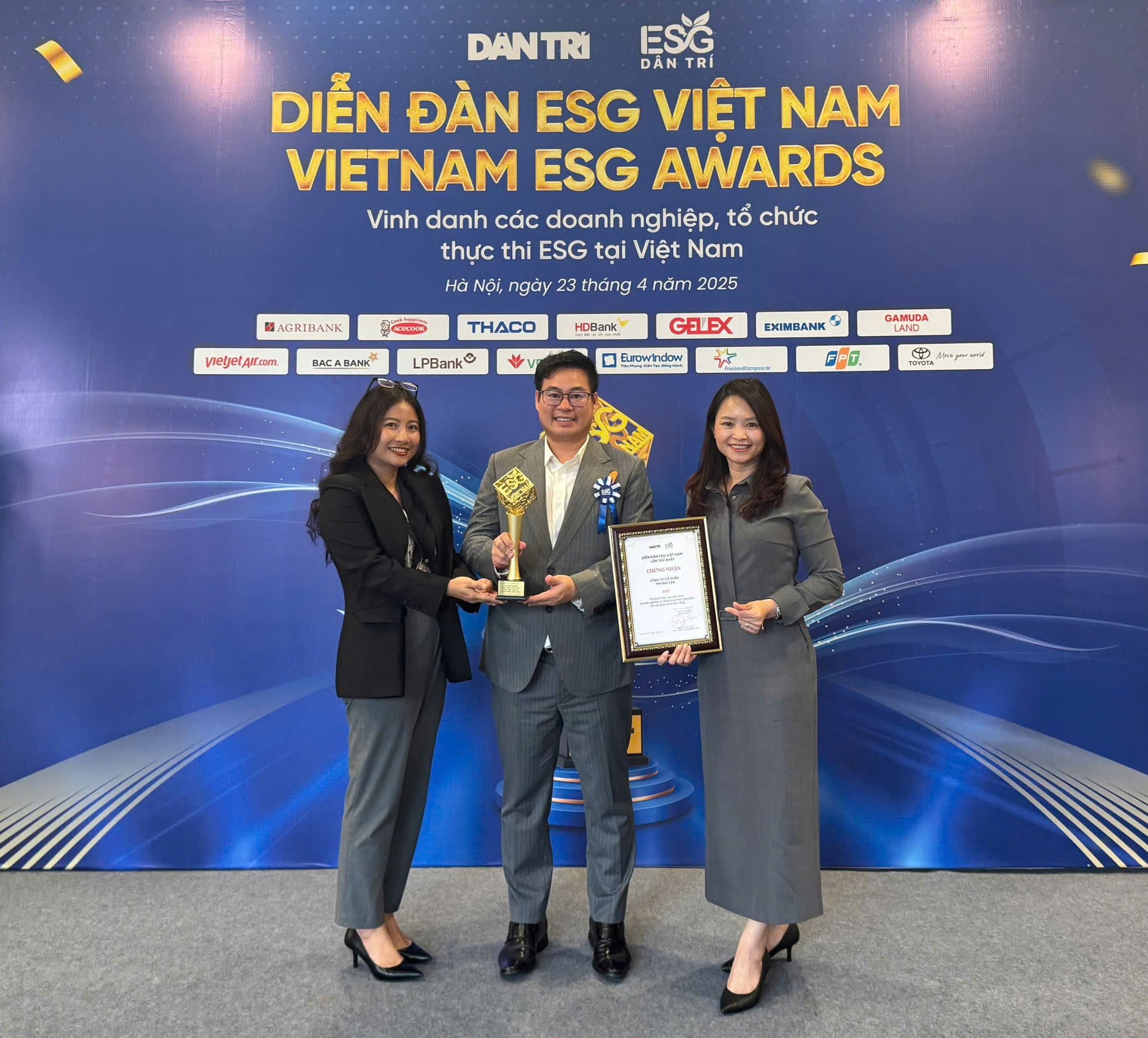 TTP PHÚ YÊN VINH DỰ NHẬN GIẢI THƯỞNG VIETNAM ESG AWARDS 202
