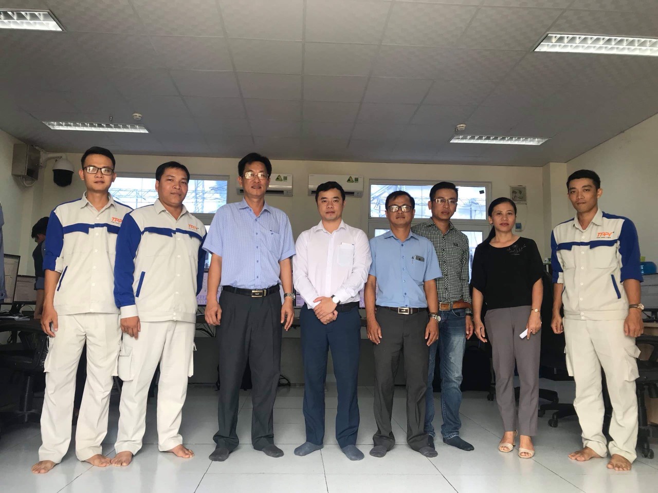 Lãnh đạo sở công thương tới thăm và tặng hoa công ty TTP Phu Yên nhân ngày doanh nhân Việt Nam