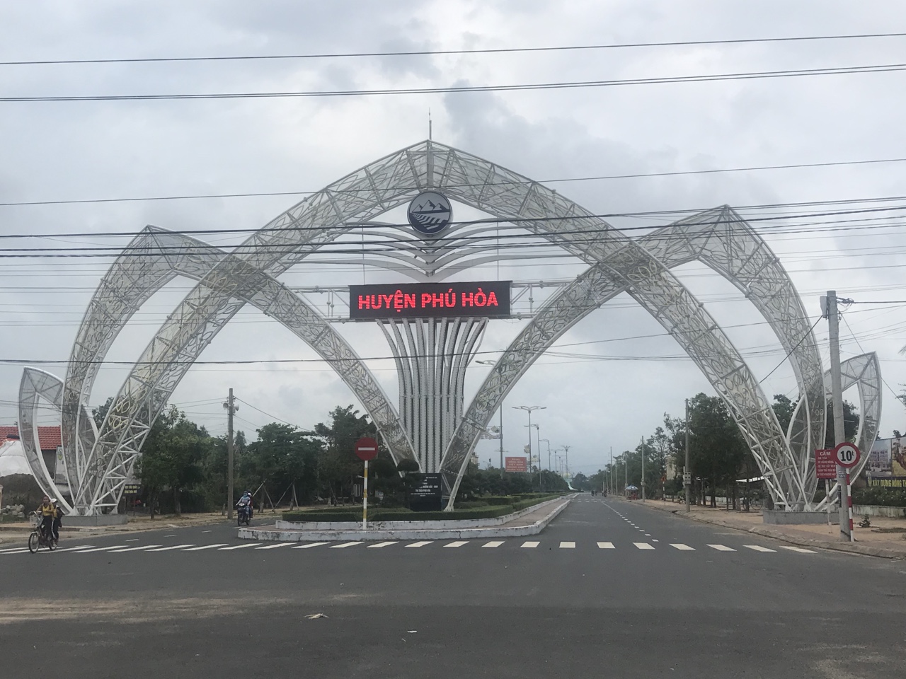Công ty TTP Phú Yên tài trợ kinh phí xây dựng cổng chào huyện Phú Hòa