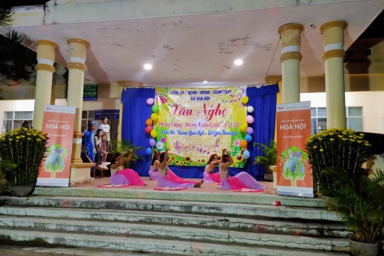 PHU YEN TTP JOINT STOCK COMPANY GIVES A GIFT OF POOR IN THE FIRST SPRING CANH TY 2020