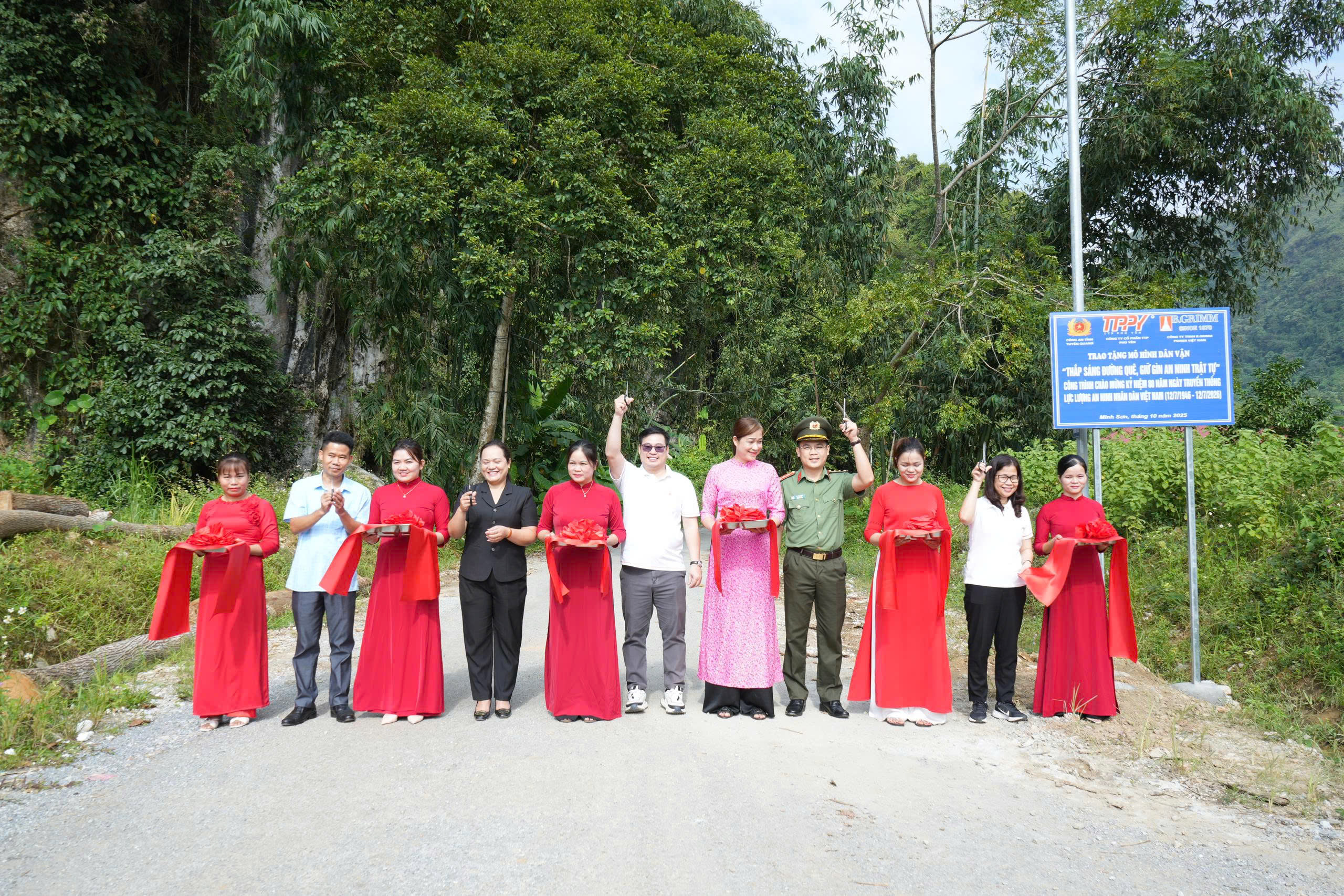 z7140448300763_907c7ba5ba4fbcd151414b158821af97-1